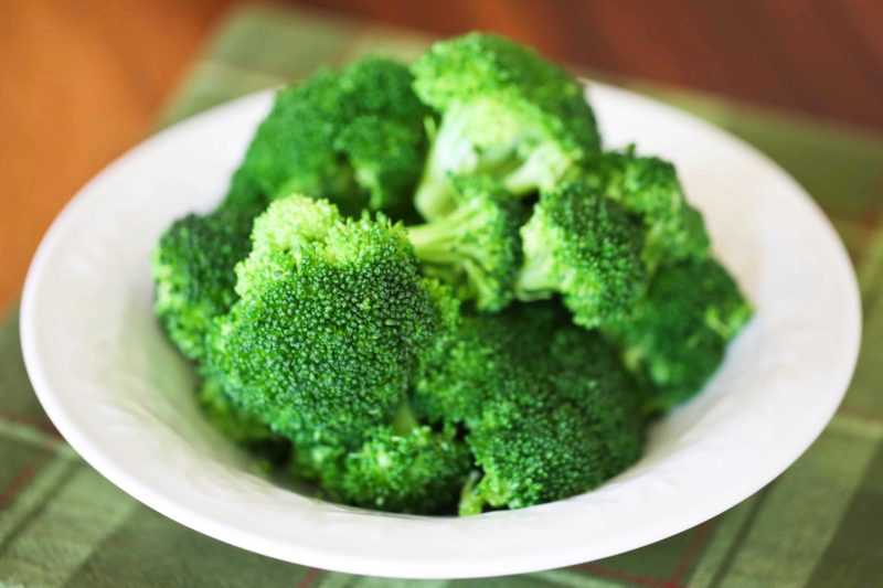 Cooking Broccoli (How to Keep Cooked Broccoli Bright Green) White