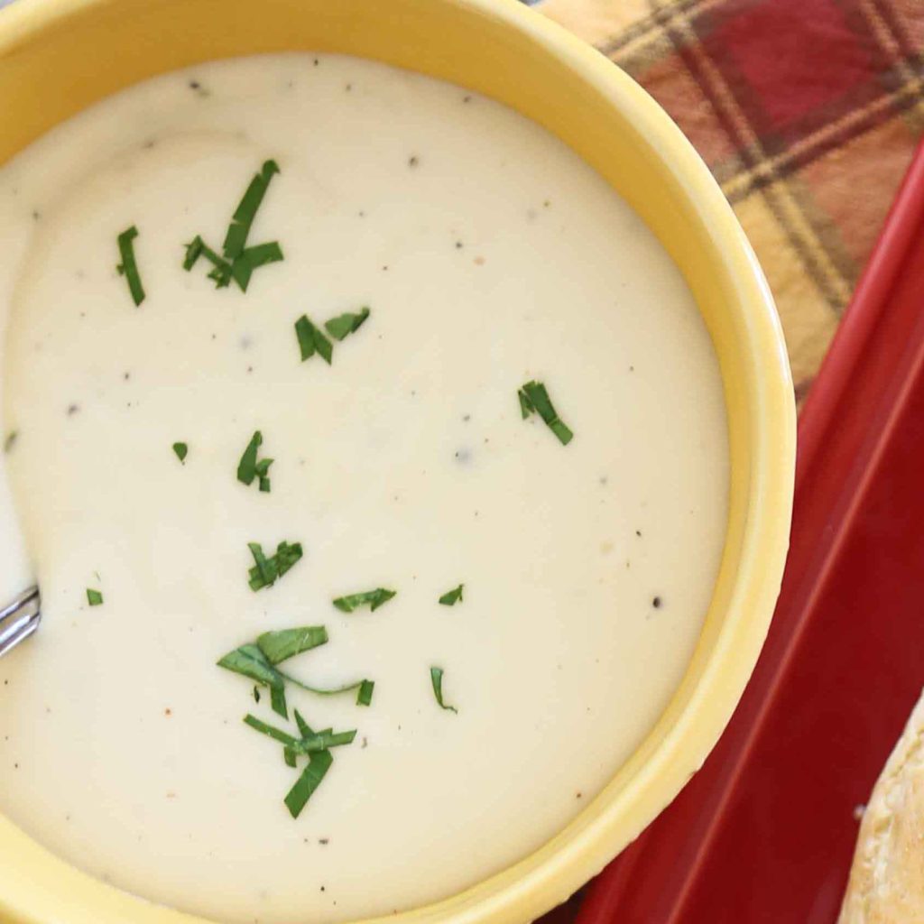 white gravy for Biscuits and Gravy Roll